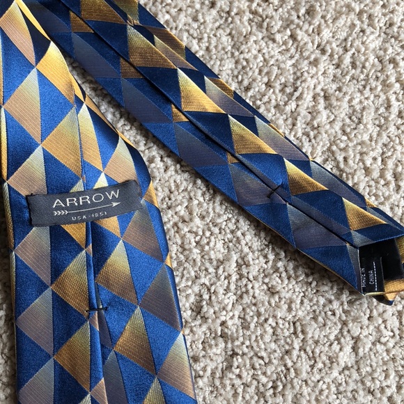 Arrow Shiny Blue and Gold Triangular Pattern Tie - Picture 3 of 3